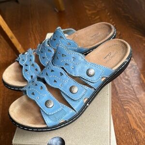 Clarks Laurieann Jade Blue Leather Slide Sandals – Size 7.5M